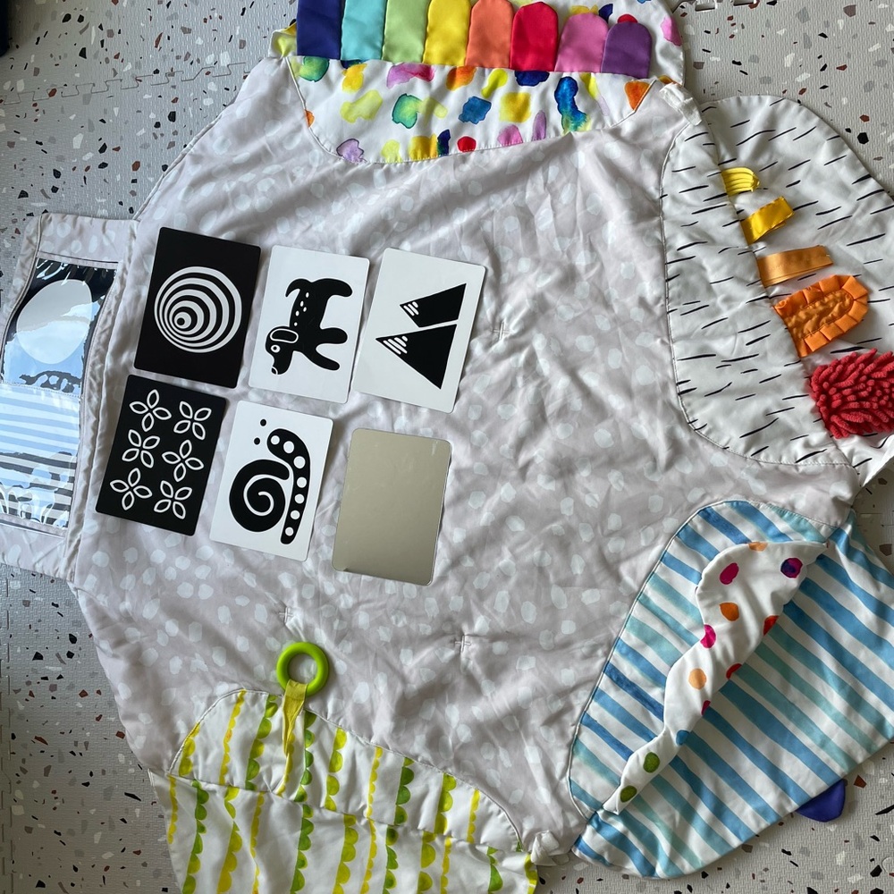 GUC Lovevery Play Mat with 8 Black/white cards